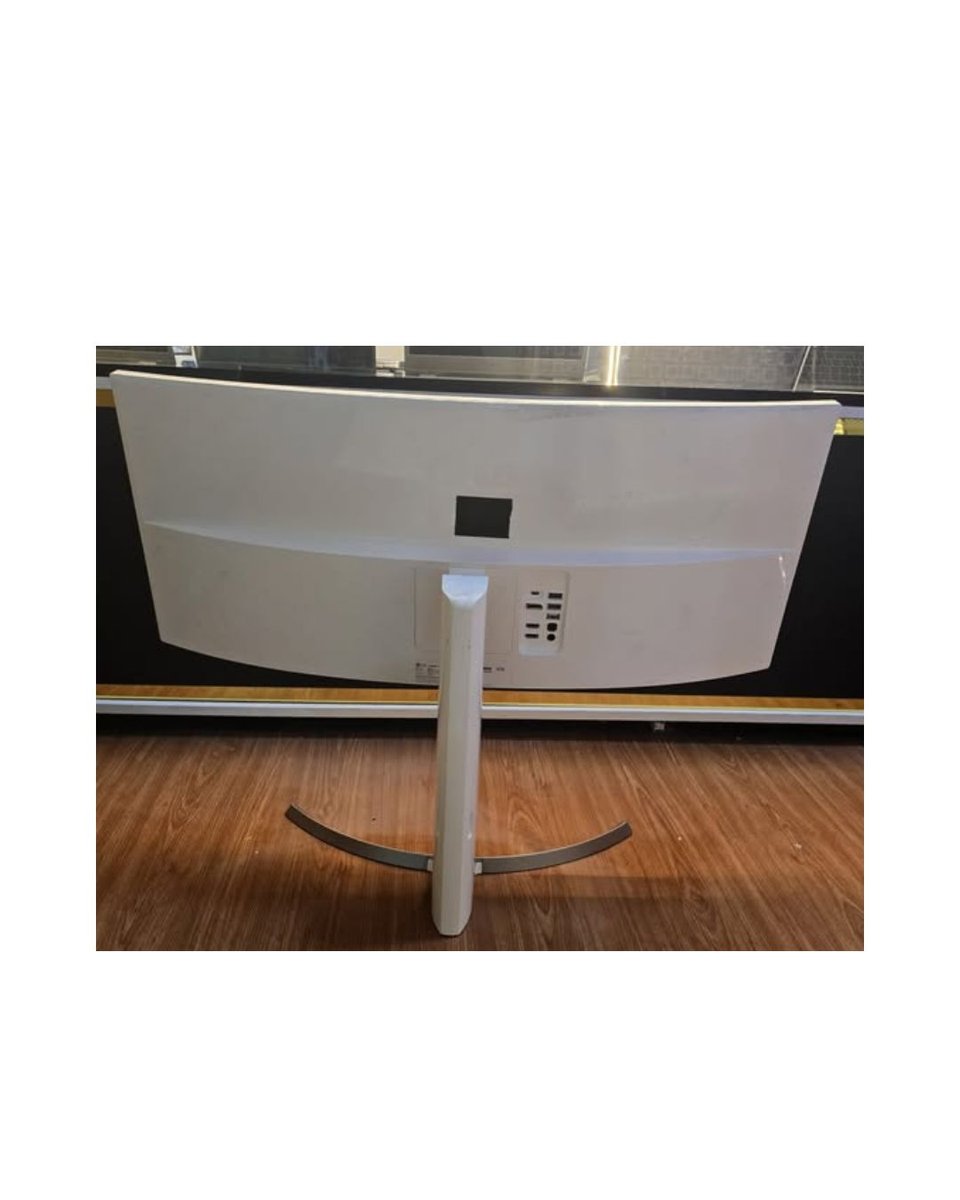 LG 34CB99-W 34” IPS WQHD UltraWide™ Curved Monitor 3440 x 1440 IPS display, USB Type-C